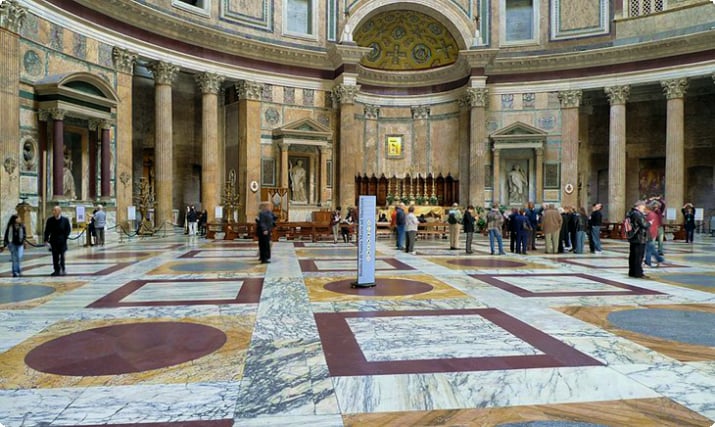 Zwiedzanie Panteonu w Rzymie: atrakcje, porady i wycieczki