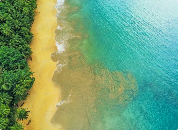 Вид с воздуха на пляж Бом-Бом