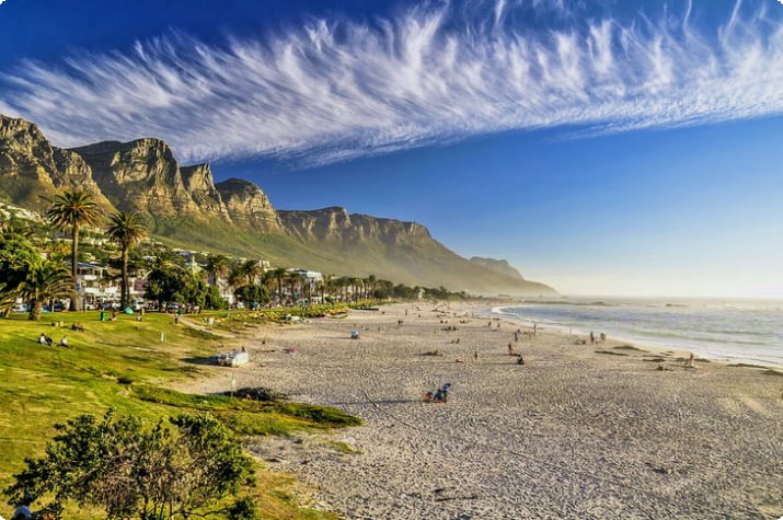 Пляж Кэмпс-Бэй в Кейптауне
