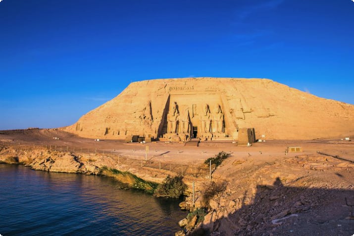 Великий храм Рамзеса II на берегу озера Насер