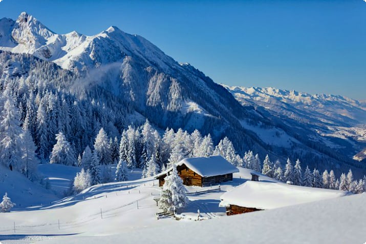 Winterszene in den österreichischen Alpen