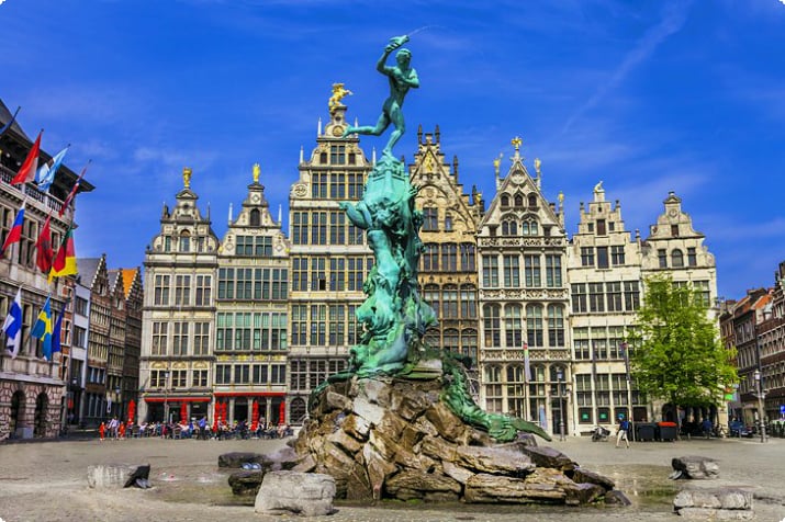 Brabo-Denkmal, Grand Place, Antwerpen