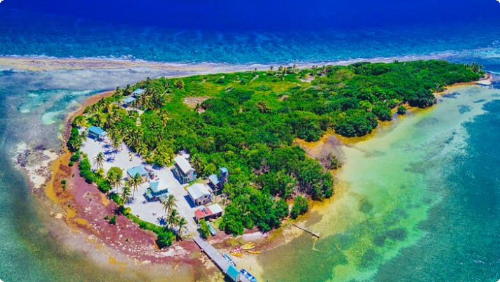 Glover's Reef Atoll'un hava fotoğrafı