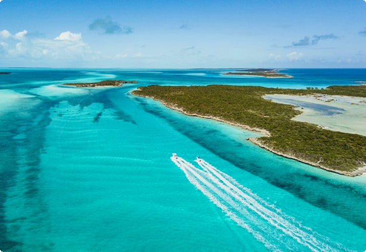 Вид с воздуха на Эксумы на Багамах