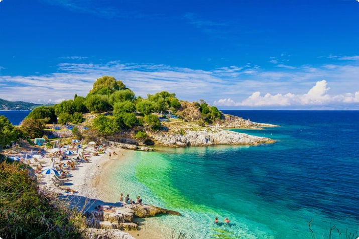 Praia na ilha de Corfu, Grécia