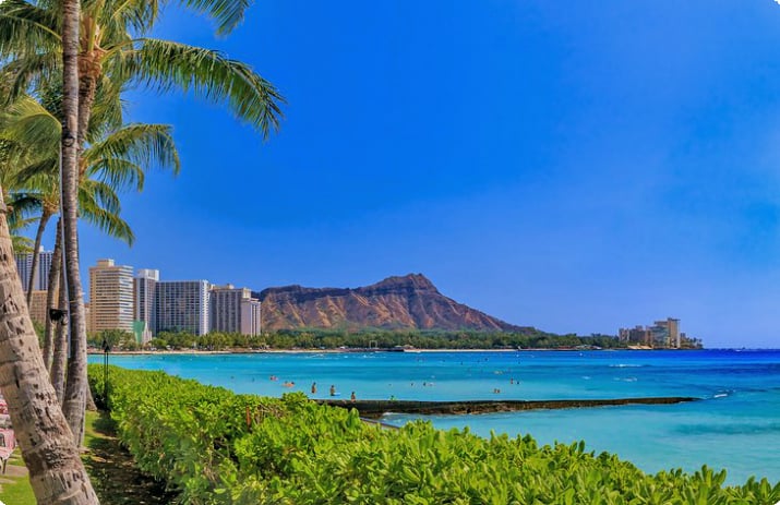 Hawaii, Honolulu'daki Waikiki Plajı ve Diamond Head Devlet Anıtı