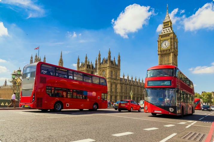 Двухэтажные автобусы и Биг-Бен, Лондон, Англия