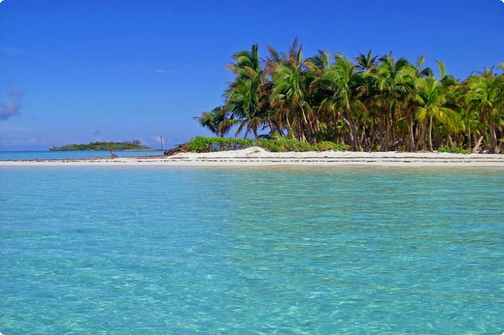Palm-omzoomd eiland in de Abacos