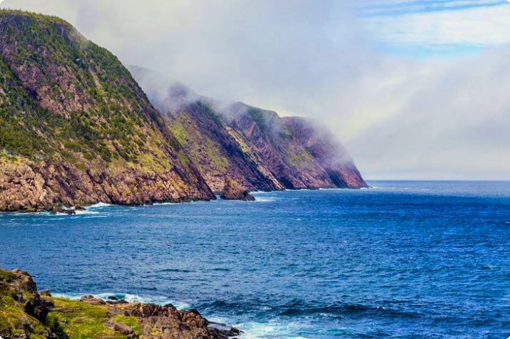 Kliffen langs de East Coast Trail in Newfoundland