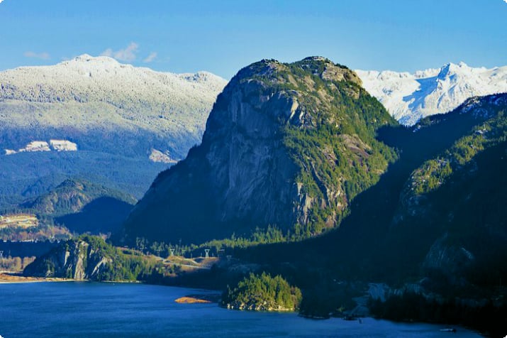 Squamish, Britanya Kolumbiyası'ndaki Stawamus Şefi ve Garibaldi Dağı