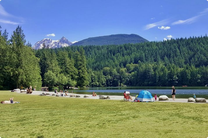 Campers vid Alice Lake