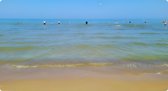 Теплый день на пляже Васага