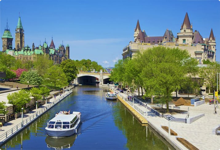Canal cruise boat sul canale Rideau