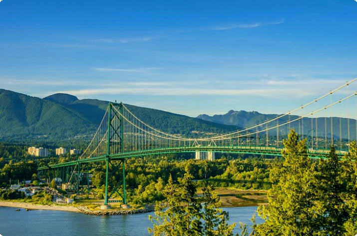 Мост Лайонс-Гейт по пути в Уистлер из центра Ванкувера
