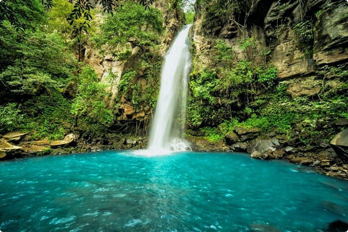 Водопад Ла-Кангреха в национальном парке Ринкон-де-ла-Вьеха