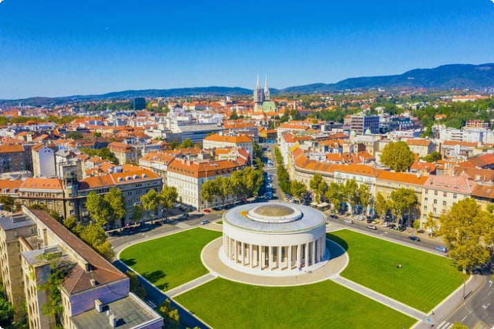 Вид с воздуха на павильон Местровича и Загреб