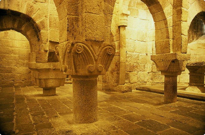 Monasterio de Leyre: безмятежный монастырь 11 века