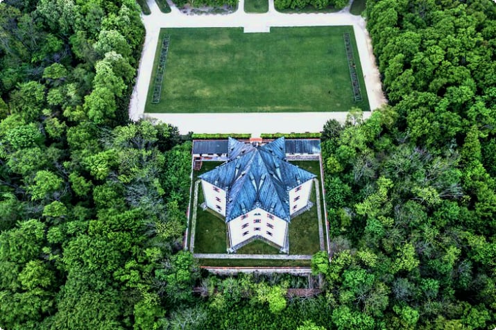 Luftaufnahme von Letohrádek Hvezda (Sternvilla)