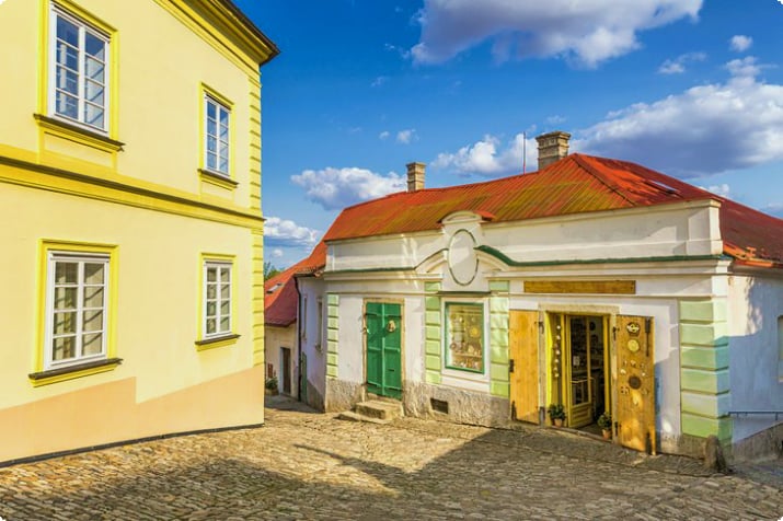 Prédios coloridos no centro histórico de Kutná Hora
