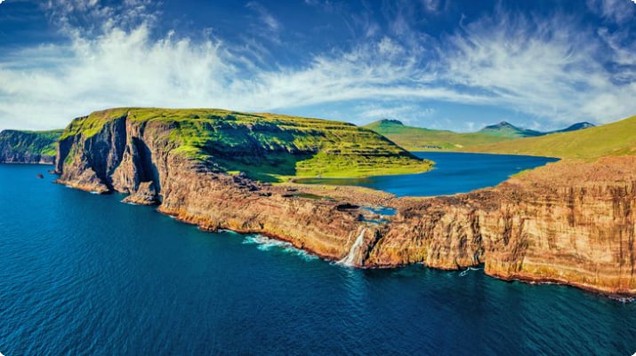 Озеро Сорвагсватн и водопад Босдалафоссур, Фарерские острова