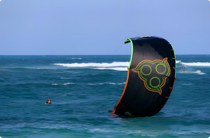 Kiteboarding-Unterricht im Wasser