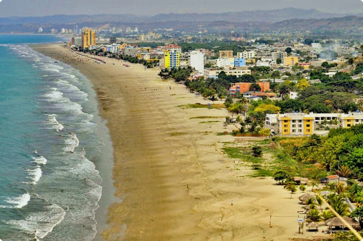 Пляж Атакамес в Эсмеральдасе