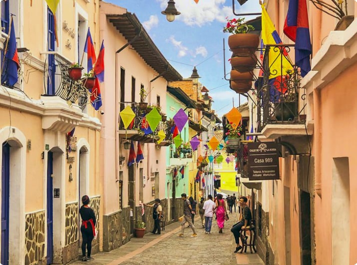Ла-Ронда, одна из старейших колониальных улиц Кито