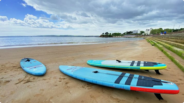 Paddleboards auf Torre Abbey Sands