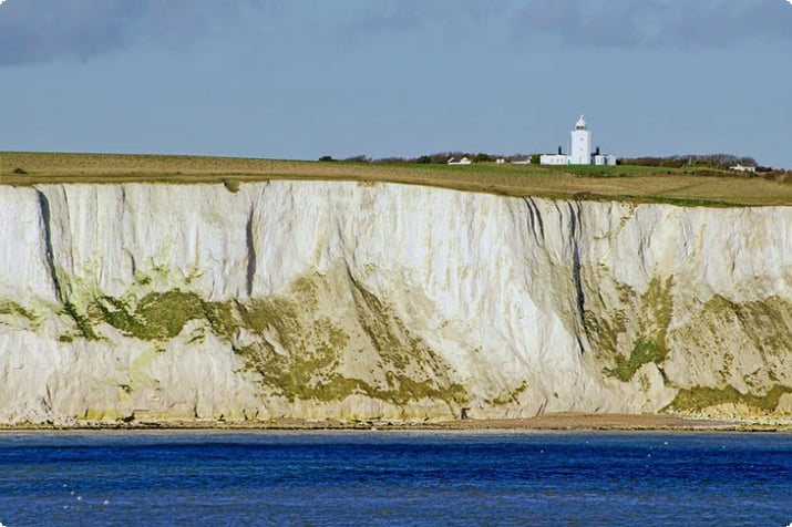 Leuchtturm von South Foreland auf den weißen Klippen von Dover