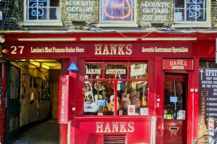 Hank's Guitar Shop tijdens de muziekwandeling door SOHO in Londen