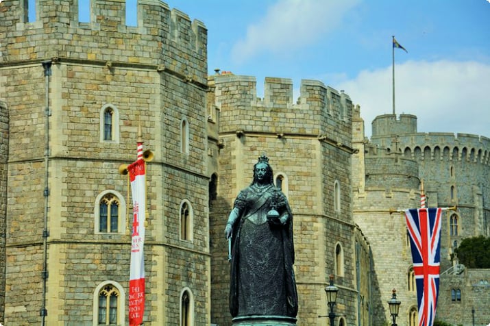 Statue von Königin Victoria vor Schloss Windsor