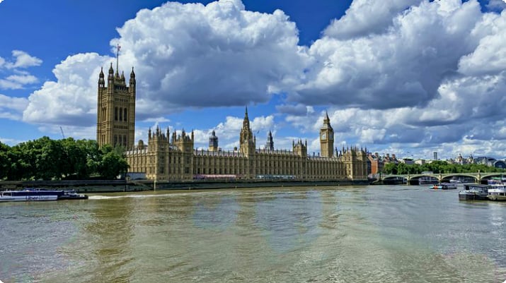 Houses of Parliament entlang der Themse