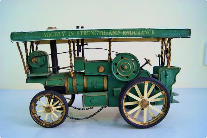 Dampfmaschinenmodell aus Blech in der Scarborough Fair Collection