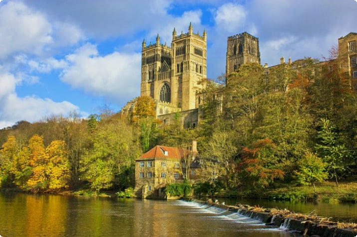 Durham Cathedral und River Wear im Herbst