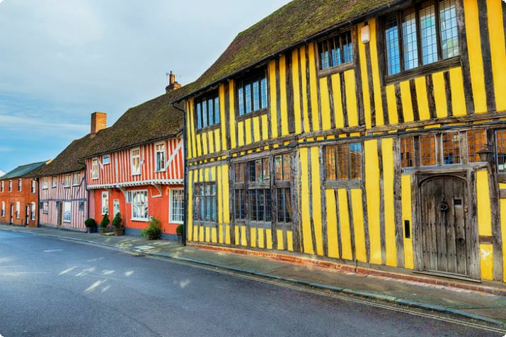 Fargerike Tudor-hus i Lavenham