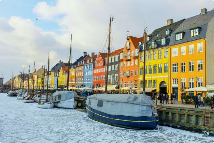 Красочные здания в районе Нюхавн в Копенгагене