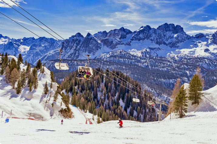 Катание на лыжах в Кортина-д'Ампеццо, Италия