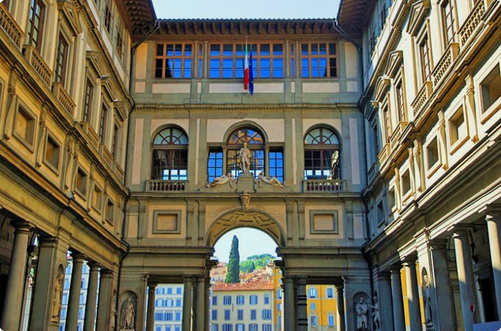 Vierailu Uffizi-galleriassa Firenzessä: 12 huippukohdetta, vinkkiä ja kiertoajelua