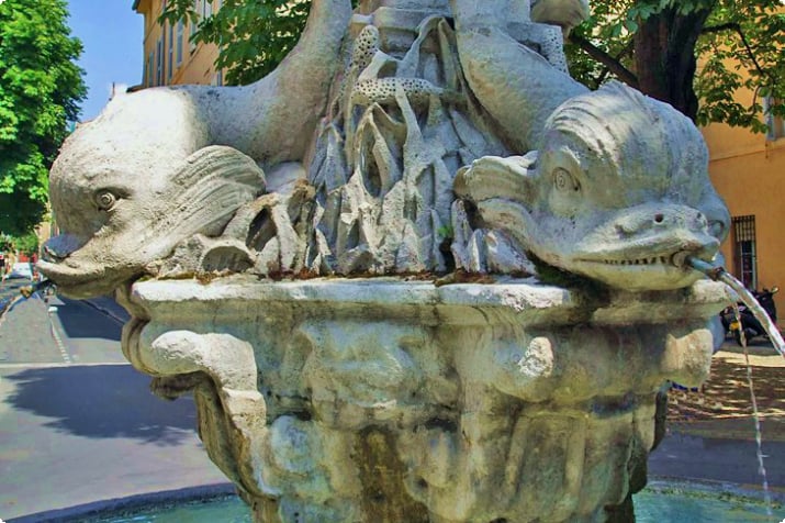 Fountain des Quatre-Dauphins