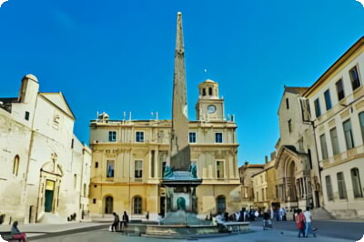 11 Top-Touristenattraktionen in Arles & einfache Tagesausflüge