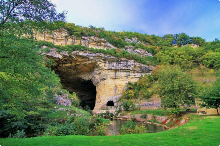 Grotte du Mas d' Azil nos Pirineus