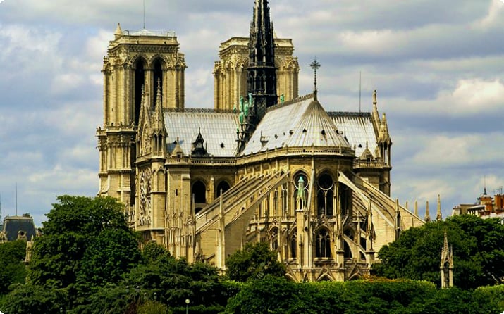 Cathédrale Notre-Dame de Paris (Fotoğraf, Nisan 2019 yangınından önce çekilmiştir)