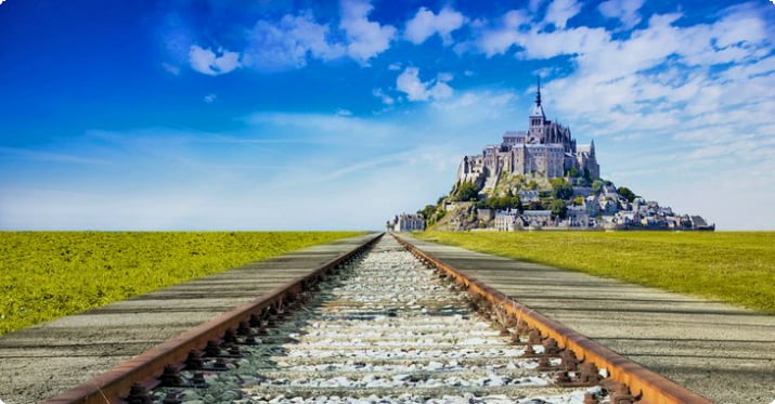 Tågspår och Mont Saint-Michel