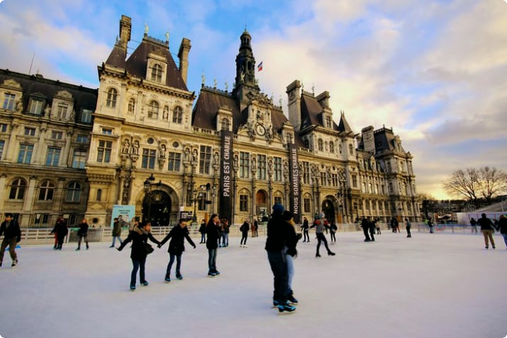 Eisbahn vor dem Hotel de Ville in Paris