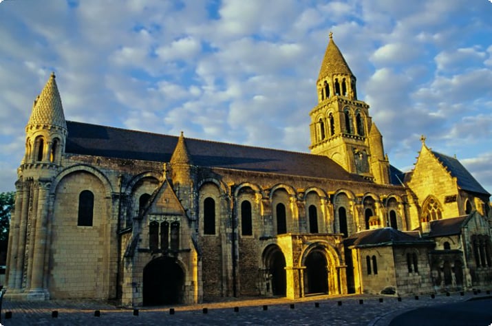 Церкви Пуатье: Сен-Илер-ле-Гран и Сент-Радегонд