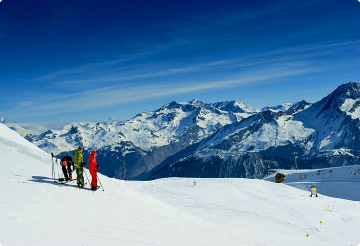 Skiërs in de Franse Alpen