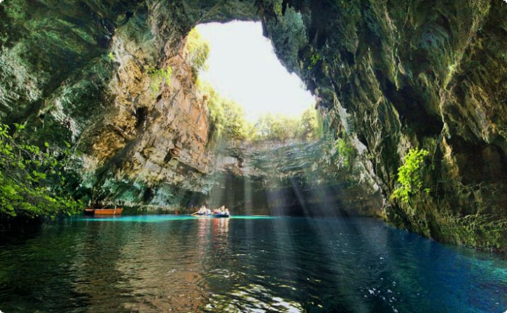 Пещера и озеро Мелиссани