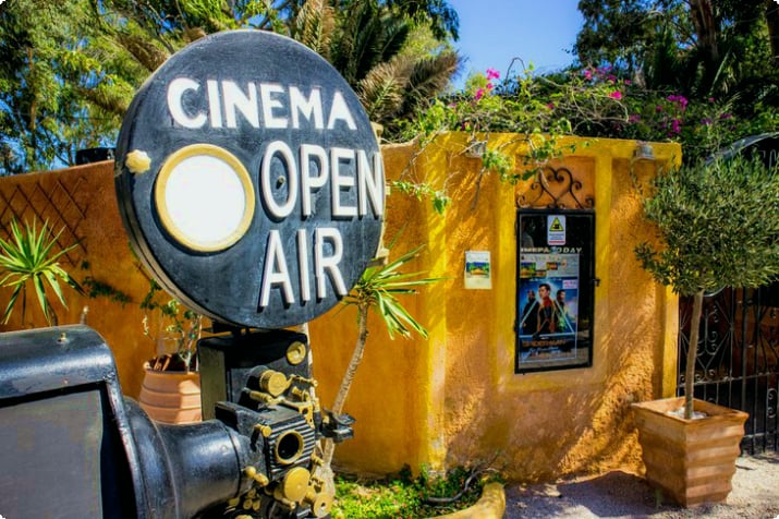 Кинотеатр под открытым небом в Камари