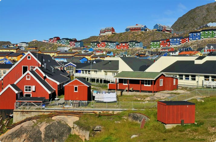Qaqortoq, Grönland'daki renkli evler