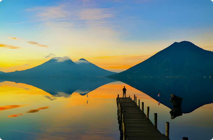 Lago Atitlan all'alba